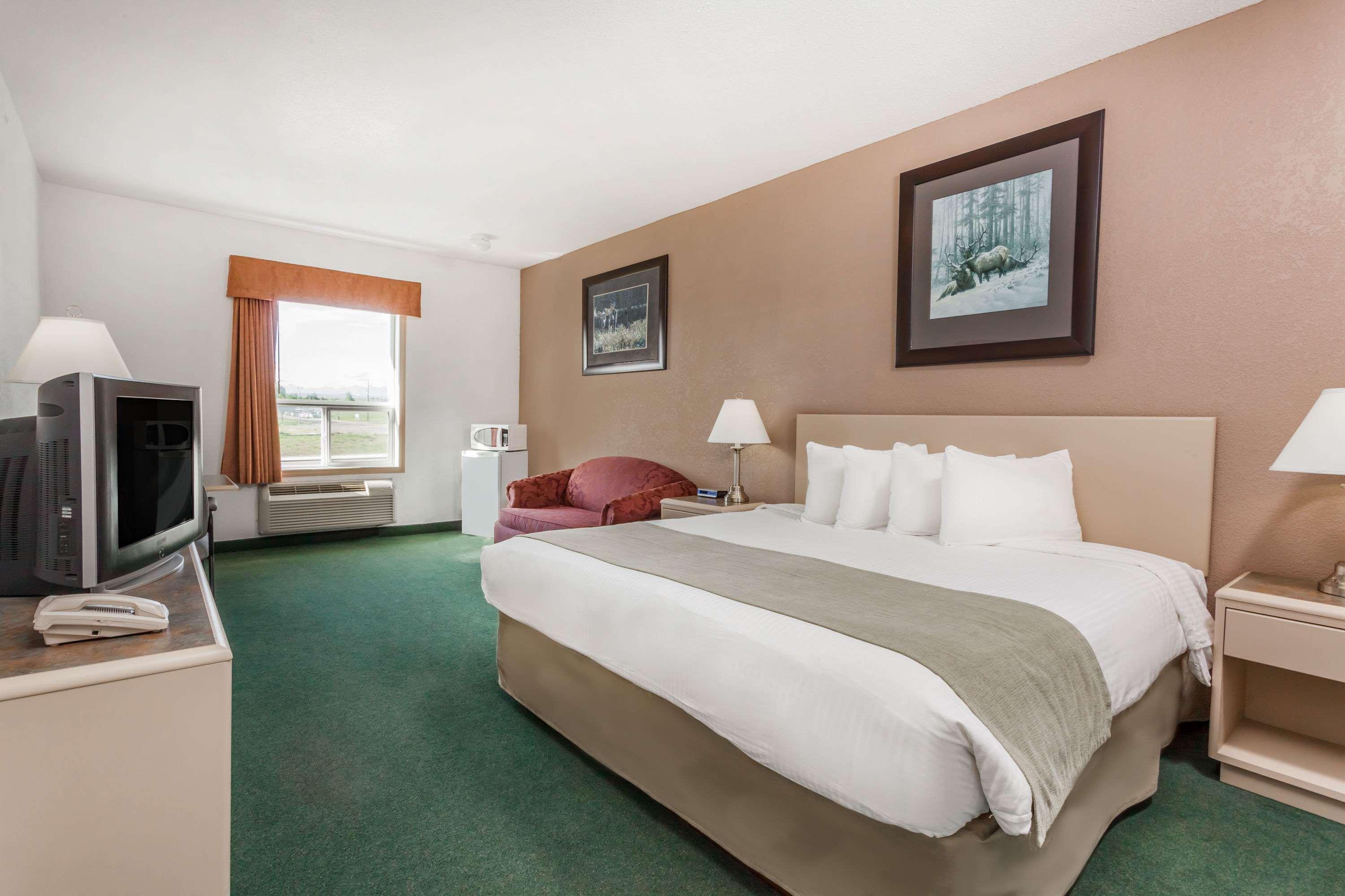Super 8 By Wyndham Pincher Creek Ab Εξωτερικό φωτογραφία