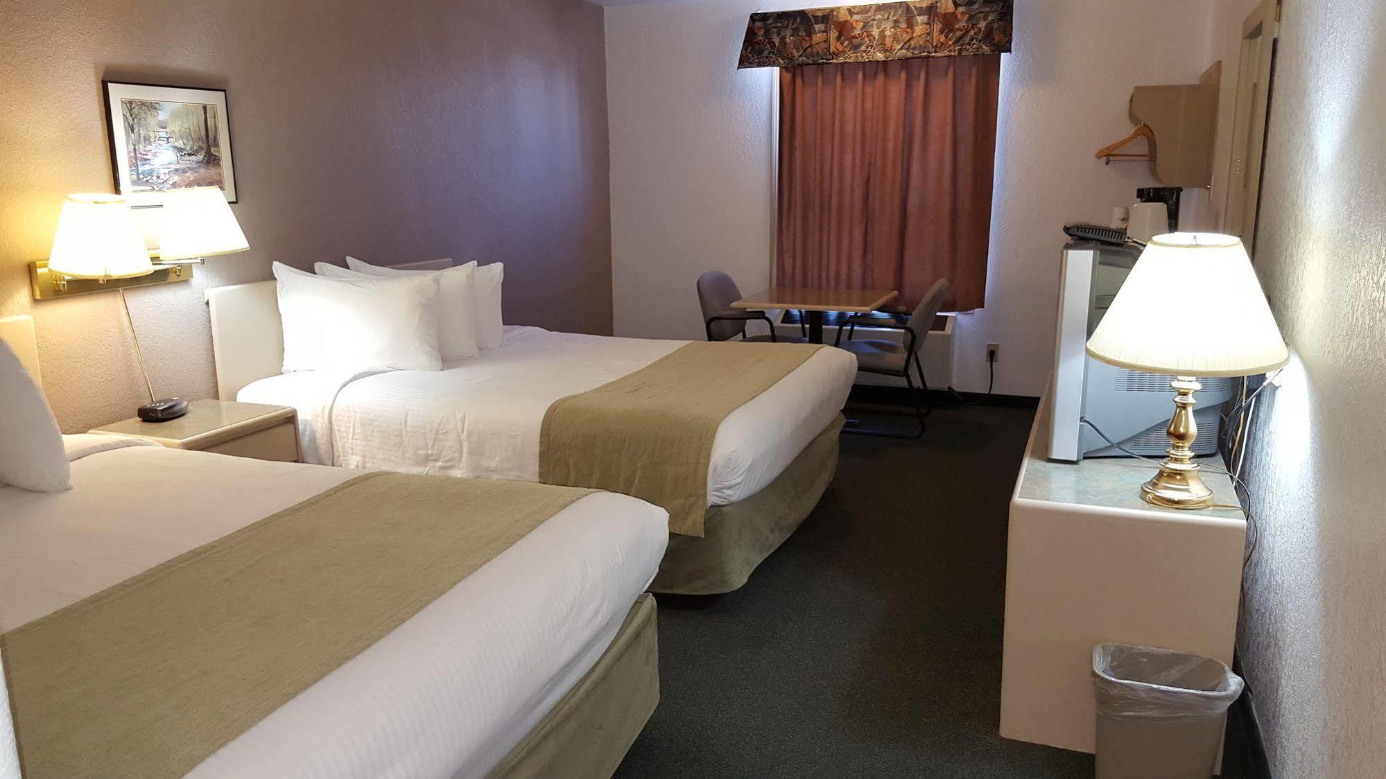 Super 8 By Wyndham Pincher Creek Ab Εξωτερικό φωτογραφία