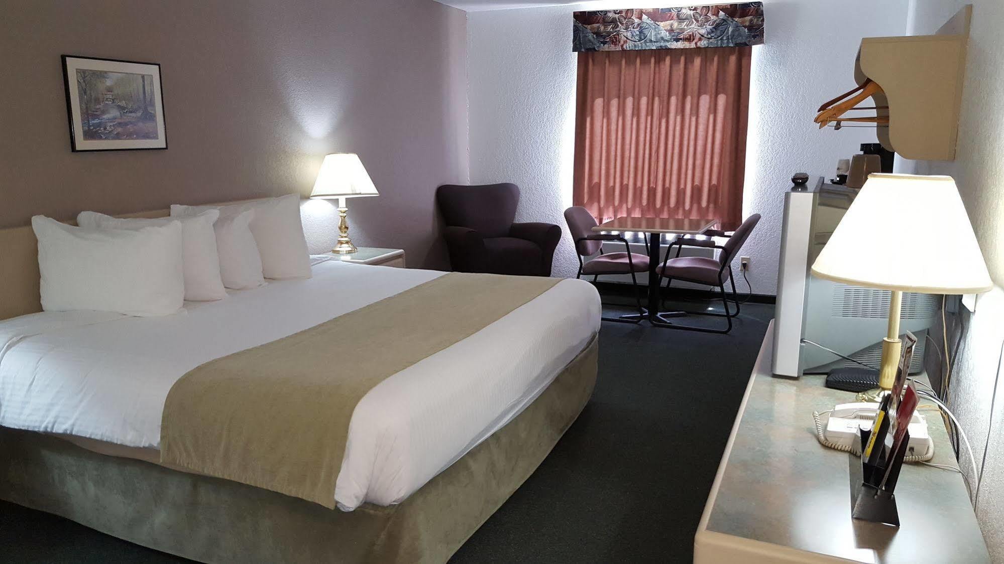 Super 8 By Wyndham Pincher Creek Ab Εξωτερικό φωτογραφία