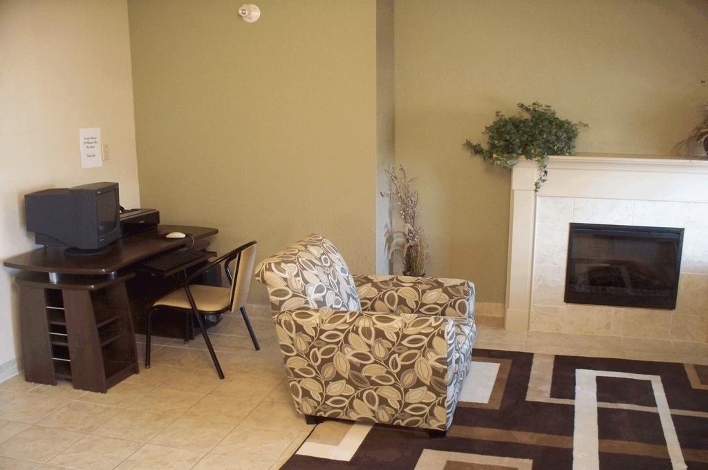 Super 8 By Wyndham Pincher Creek Ab Εξωτερικό φωτογραφία